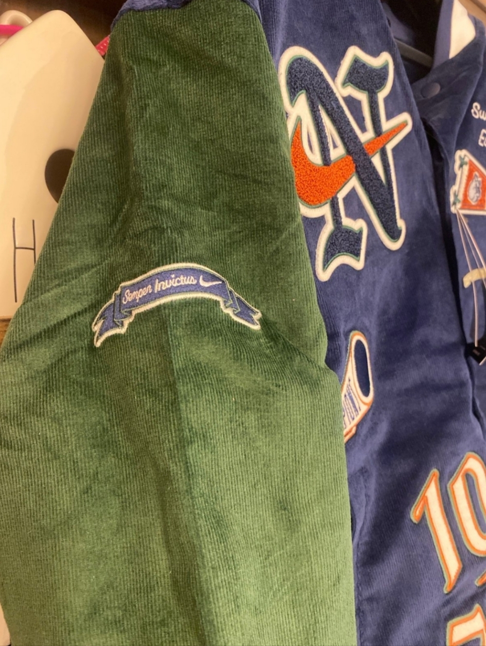 Nike Varsity Therma Fit Corduroy Bomber Jacket - Picture 4 of 4